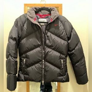 Nike down jacket women’s Medium